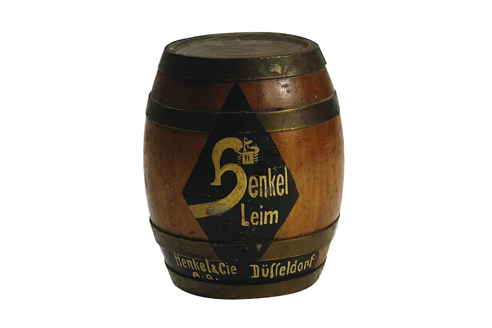 Μικρογραφία αναπαράστασης ενός τυπωμένου βαρελιού κόλλας Henkel από το 1925.