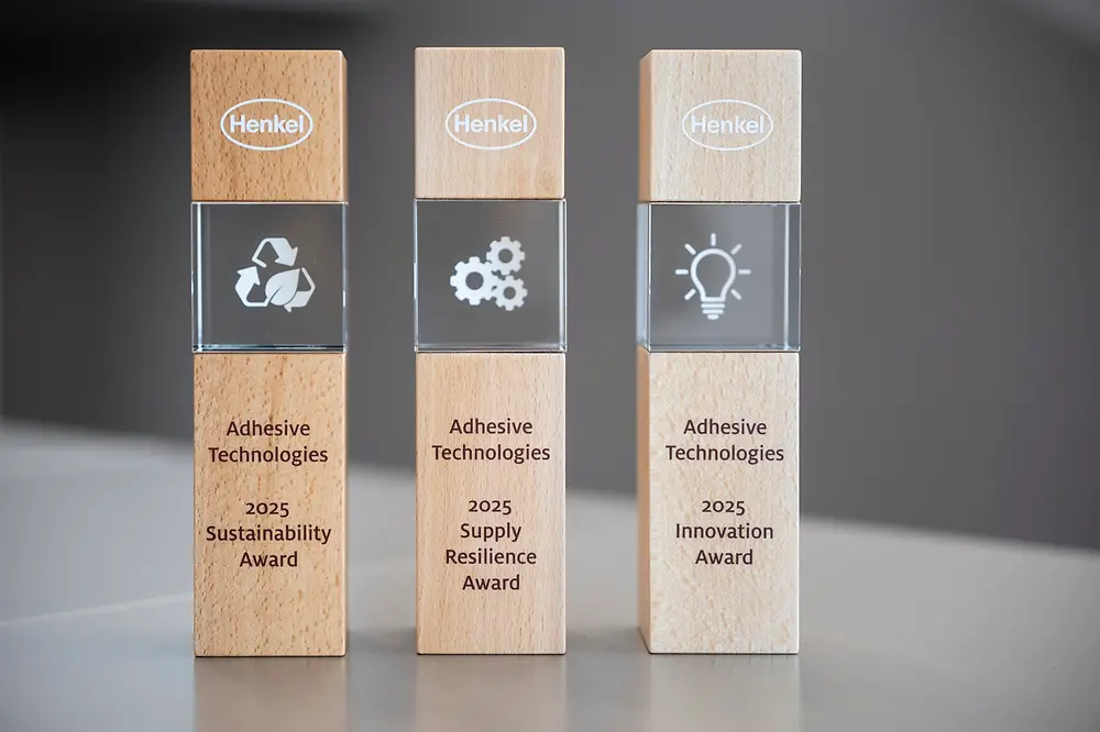 
Henkel Adhesive Technologies hat seine Supplier Awards 2025 an Synthomer (Sustainability), Kolon Industries (Supply Resilience) und Dow (Innovation) verliehen.